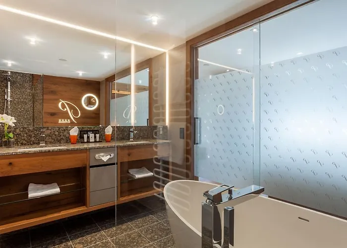 Platzer Superior מלון